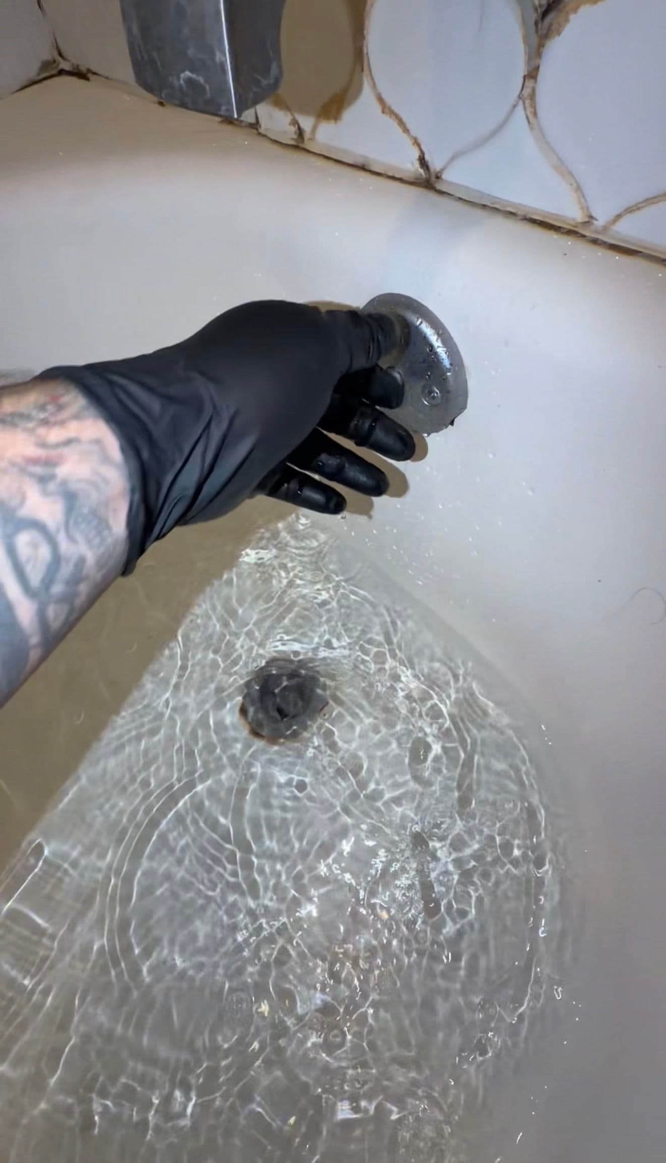 Gallery photos for Stubborn Bathtub Clog Cleared with a Ridgid K-46: Image #4